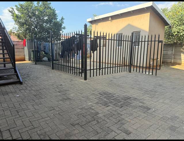 2 BEDROOM APARTMENT FOR SALE IN RUSTENBURG CENTRAL